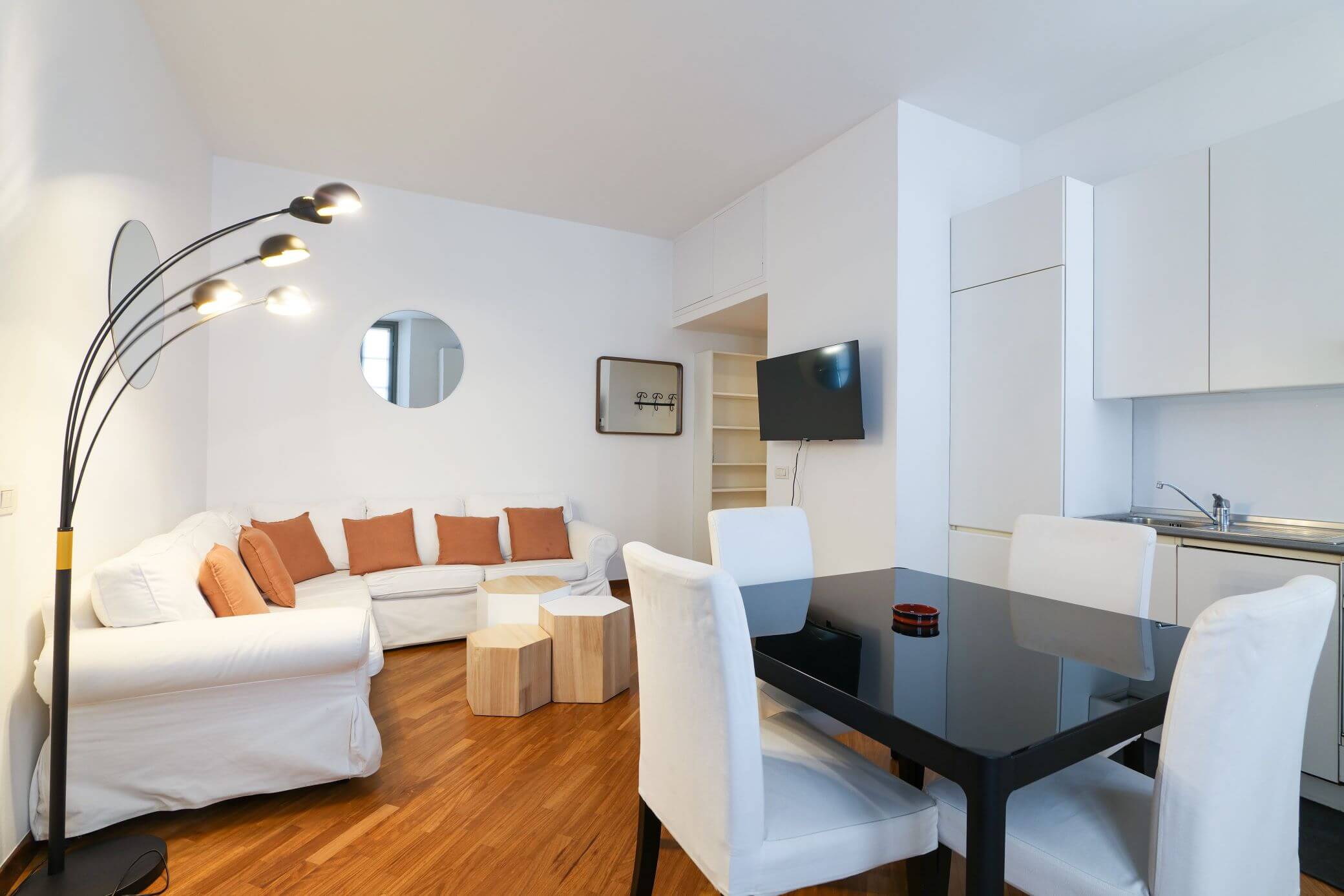 Charming San Babila Apt