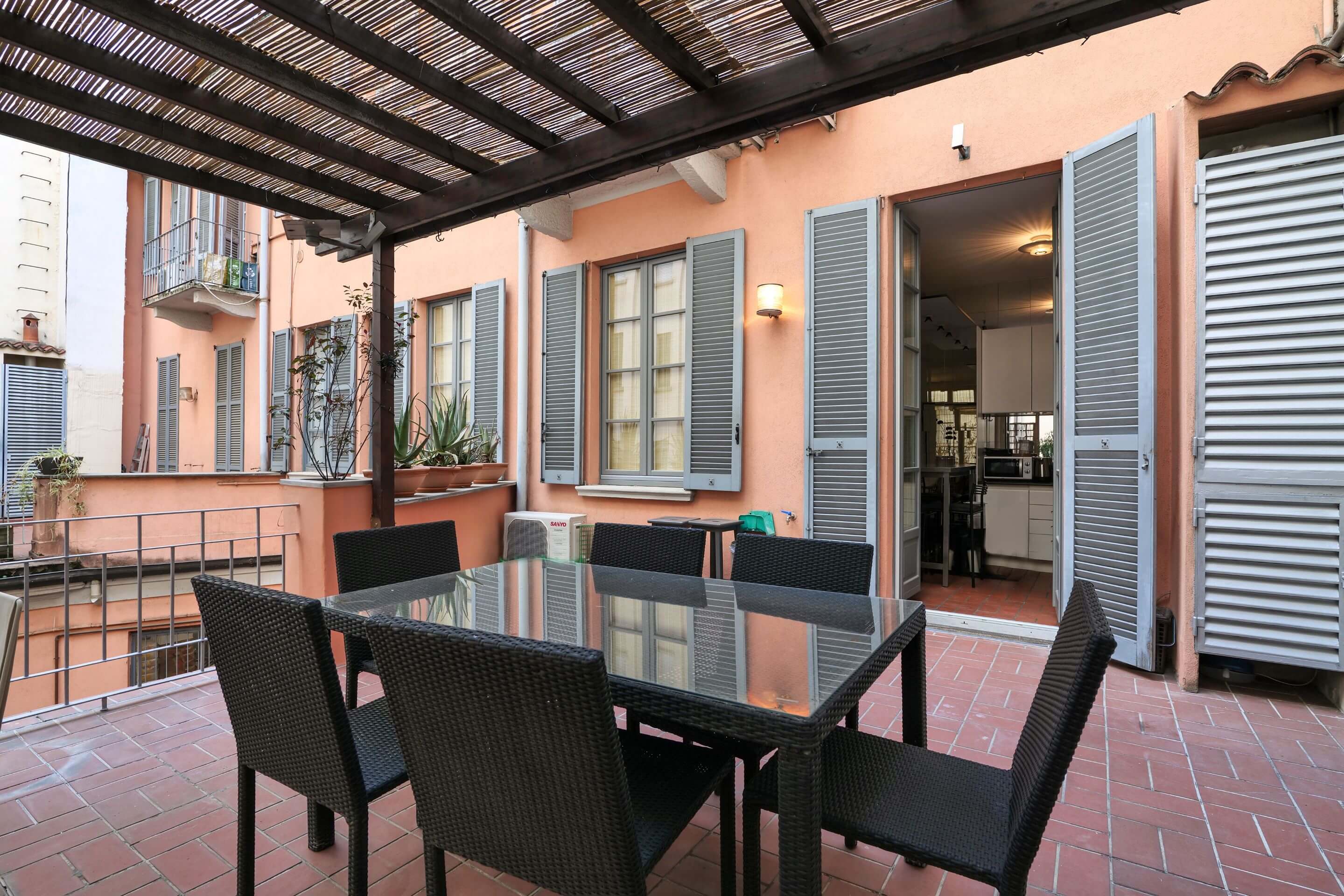 Appartamento con terrazzo in affitto a Milano