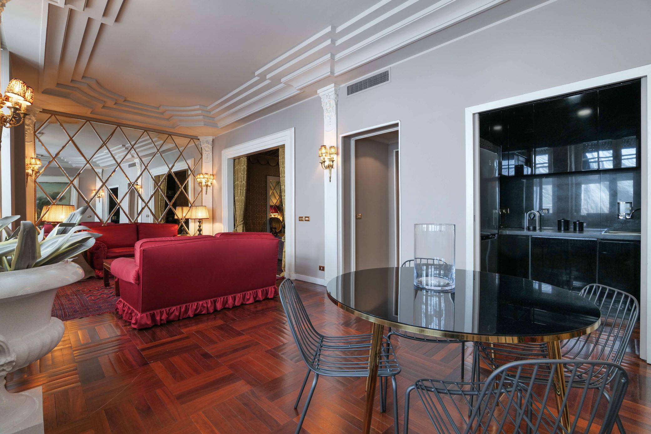 Galleria Luxury Apt