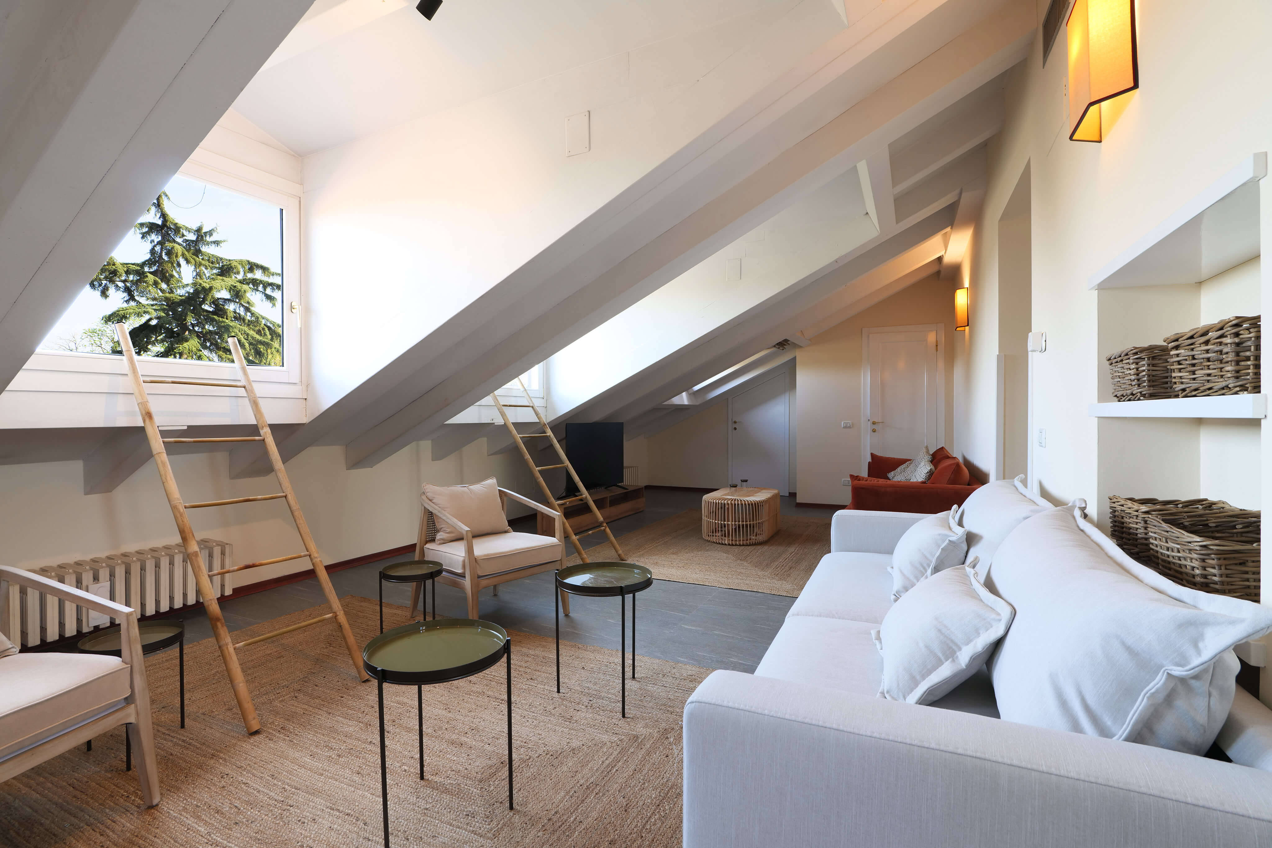 Lux Attic Palestro