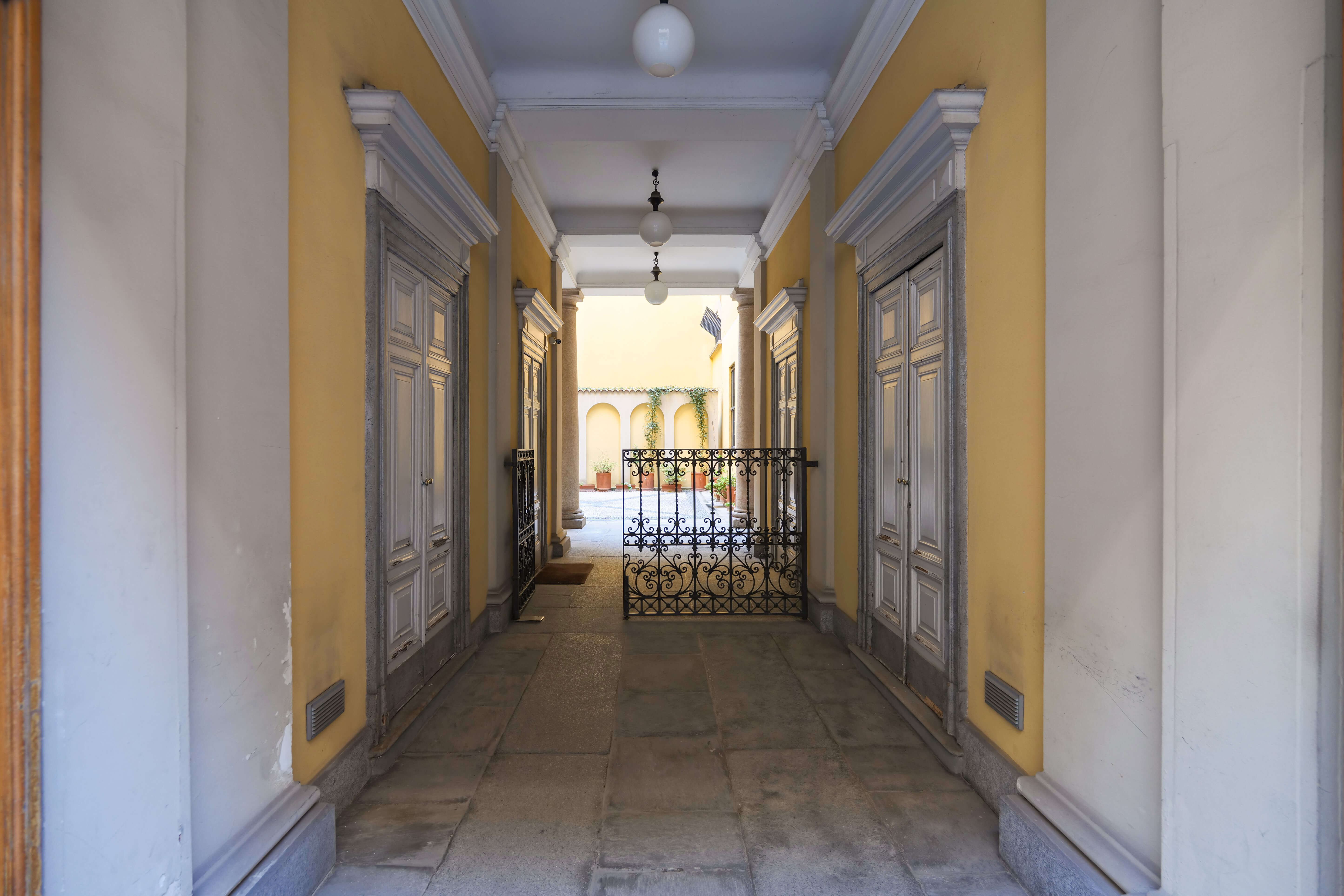 Luxury apartment for short rent in Milan HomNest